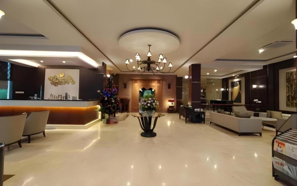 Narita Classic Hotel Surabaja Exteriér fotografie